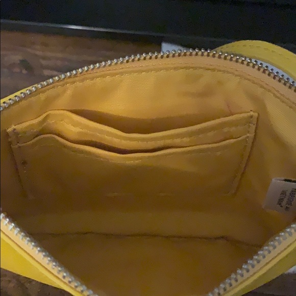 Coach wristlet- yellow with white fur boarder - Picture 4 of 5